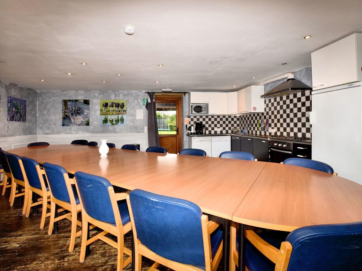Spacious In With Garden